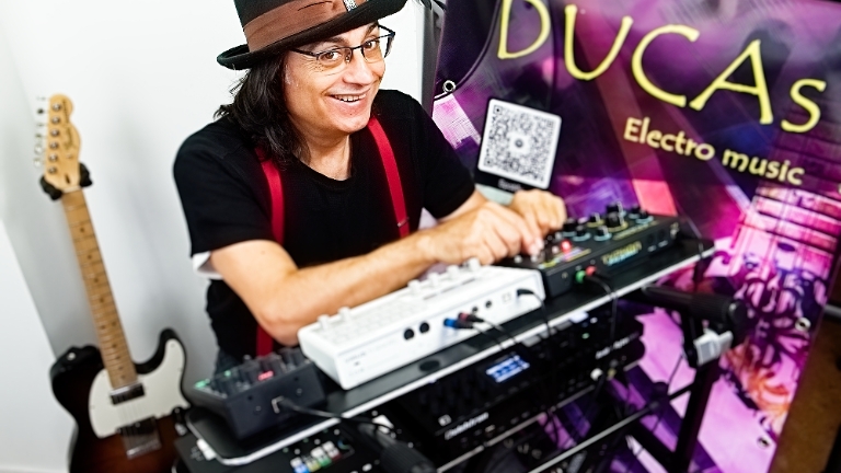 DUCAs: Electro Chill