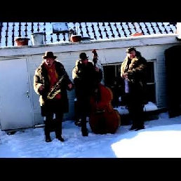 Wintersmile with The Slampampers