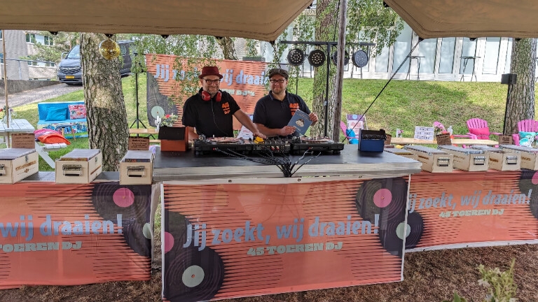 Jij zoekt, wij draaien! 45 Toeren DJ’s