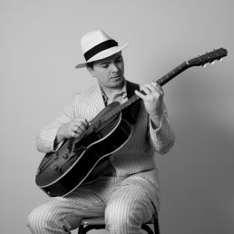 Gitarist Amsterdam  (NL) Sologuitar Background Showcase