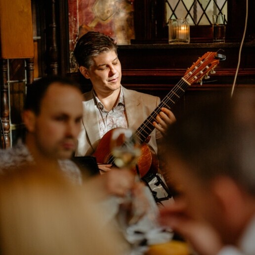 Guitarist Sint Pancras  (NL) Christmas guitarist - Martijn Buijnsters