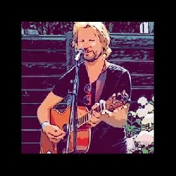 Zanger Geert speelt oldies