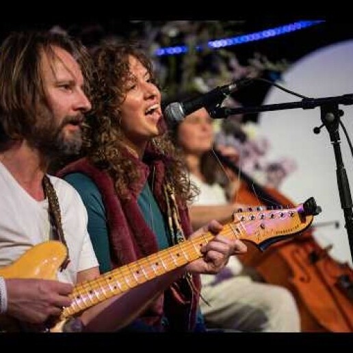 Singer (male) Amsterdam  (NL) Singer Geert plays work by Cohen