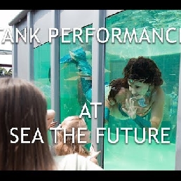 Stuntshow Apeldoorn  (NL) Marijke: Mermaid Duiktank Show