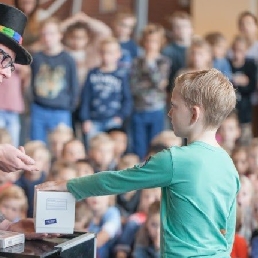 Magic show Long John the Trickster