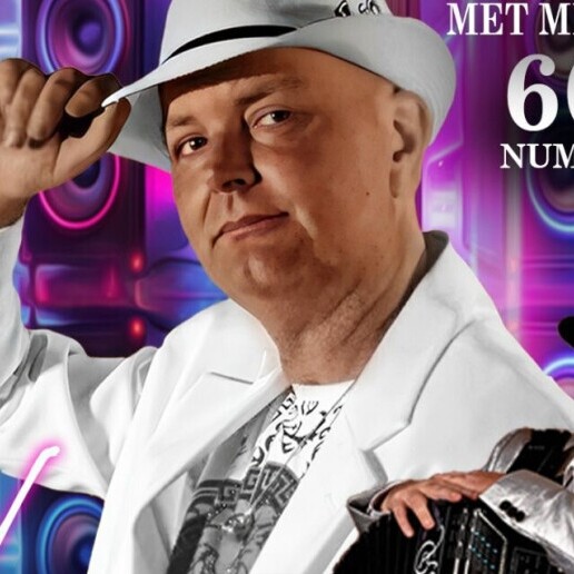 Accordionist Apeldoorn  (NL) Accordionist/Singer Roy Otters.