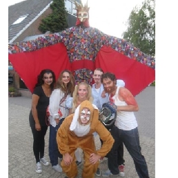 Actor Ede  (Gelderland)(NL) Stilts act: huge bird on stilts