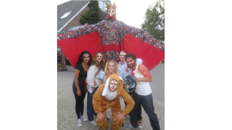 Stilts act: huge bird on stilts