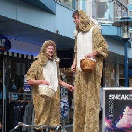 Actor Ede  (Gelderland)(NL) Easter bunny / Easter bunnies on stilts