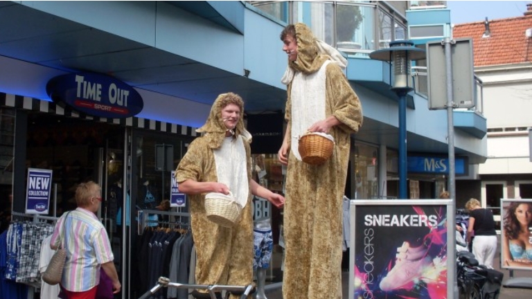 Easter bunny / Easter bunnies on stilts