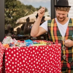 Ballon artiest Ede  (Gelderland)(NL) Dylan: Snelle ballonnenclown