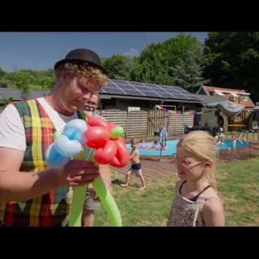 Actor Ede  (Gelderland)(NL) Colorful height act Balloons & stilts