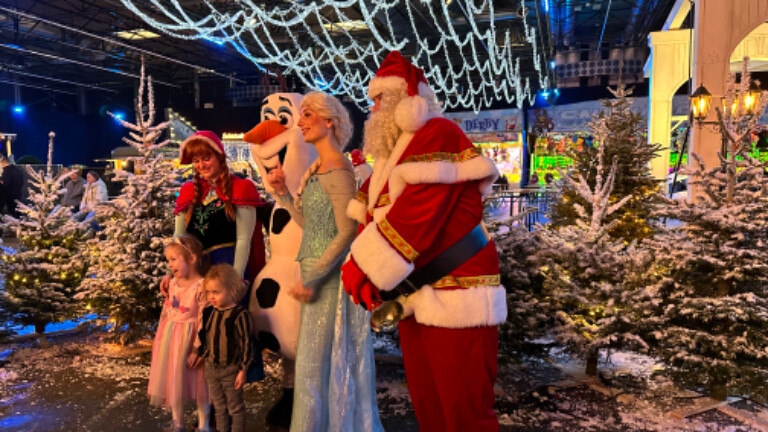 Kerstfiguren en kerstelfjes schminksters