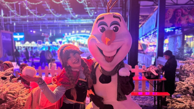 Olaf de sneeuwpop mascotte inhuren