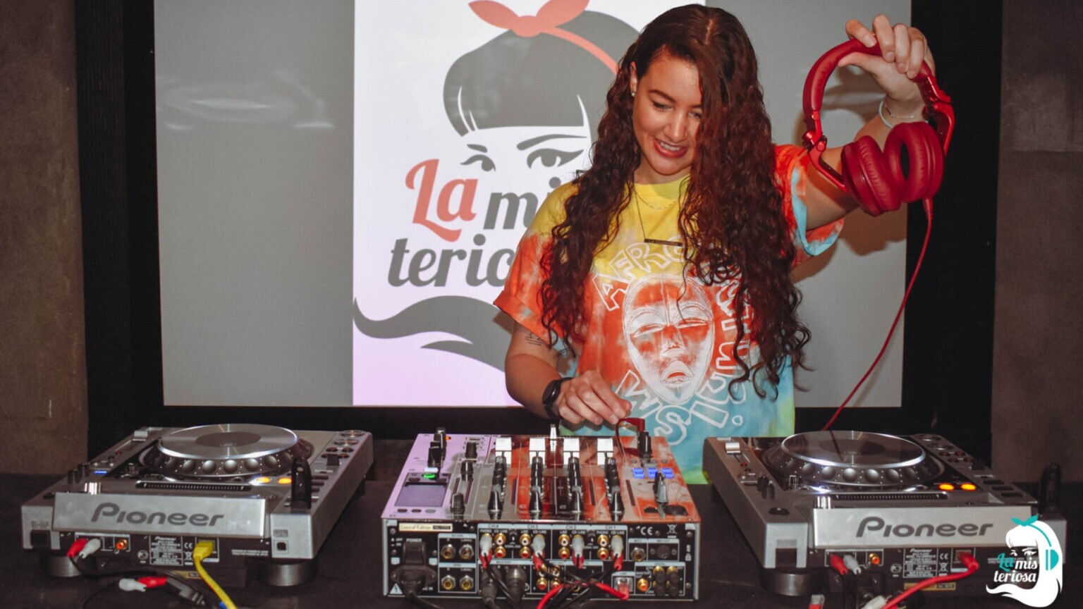 DJ Amsterdam  (NL) DJ La Misteriosa | Allround (online)