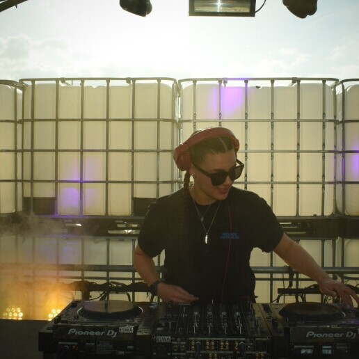 DJ Amsterdam  (NL) DJ "La Misteriosa" Sharing the bon vibe!
