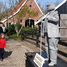 Levend standbeeld Zangeres Steengoed