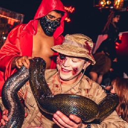 Halloween act Danseres met een slang