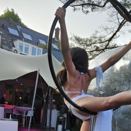 Ibiza themafeest acrobatic act