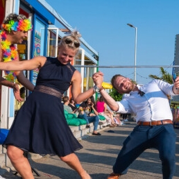 Tropische Show met Hawaiiaanse Danseres