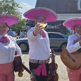 Frida Kahlo the pink mariachi duo /trio