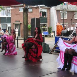 CanCan dancers