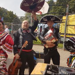 Mariachis - Mariachi serenade music duo