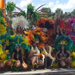 Parade samba dancers