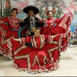 Mariachi dansers en danseressen