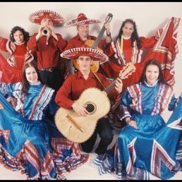 Mariachi dansers en danseressen