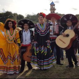 Mariachi dansers en danseressen