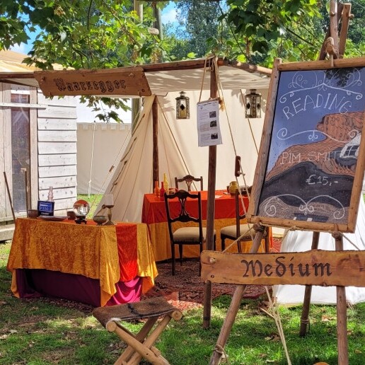 Fortune teller Nieuwerkerk aan den IJssel  (NL) Medieval-style fortune teller
