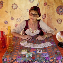 Fortune teller Nieuwerkerk aan den IJssel  (NL) Linda the Soothsayer