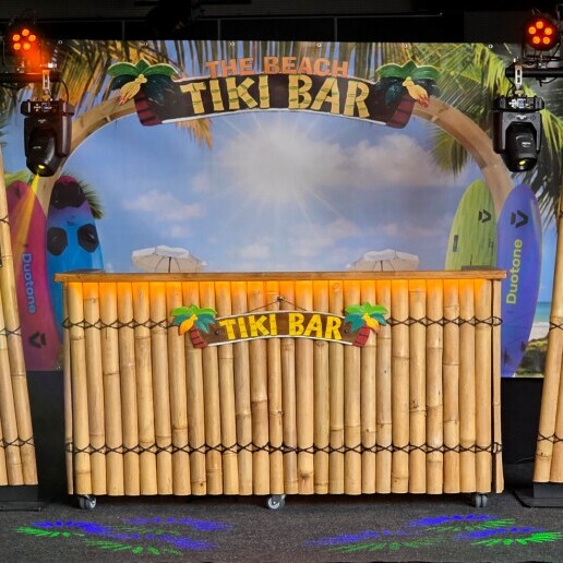 Drive-in show Riel  (NL) Beach Tiki Bar Party (Two Discjockeys)