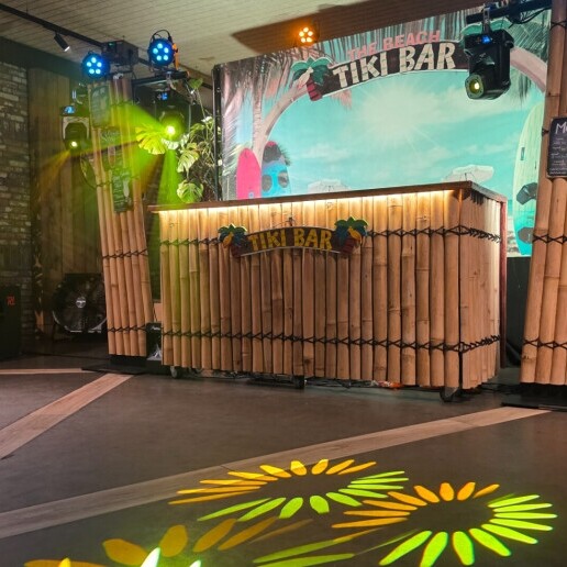 Drive-in show Riel  (NL) Beach Party DJ Tiki Bar(Two Discjockeys)