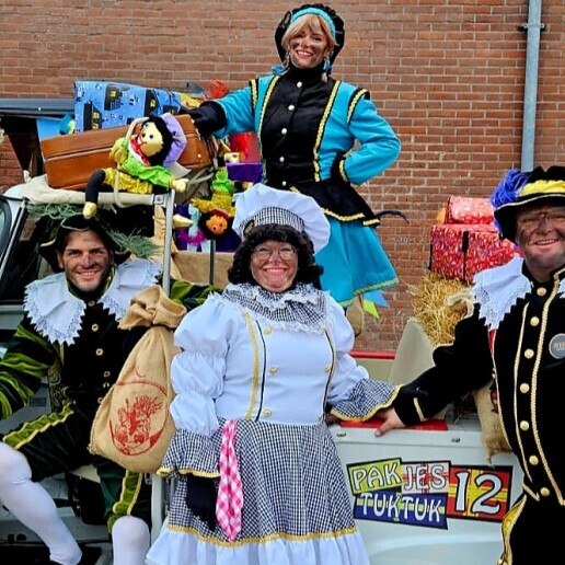 Kids show Ridderkerk  (NL) Parcels TUK TUK 12, the DJ Sint act!