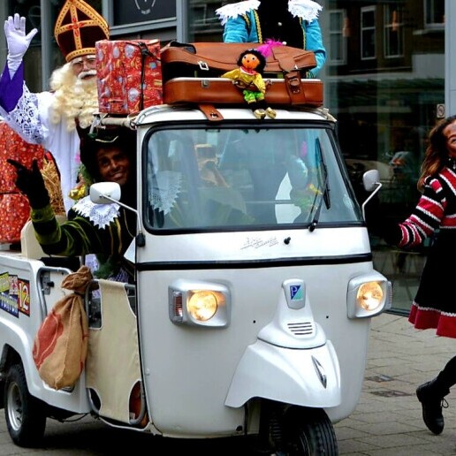Kindervoorstelling Ridderkerk  (NL) Pakjes TUK TUK 12, de DJ Sint act!