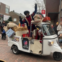 Pakjes TUK TUK 12, de DJ Sint act!