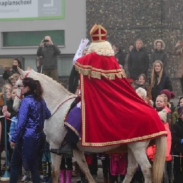 De echte Sinterklaas met 2 Pieten