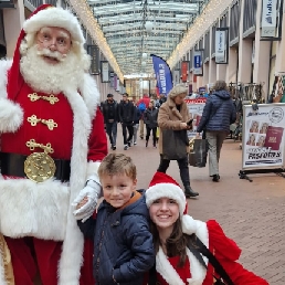 Karakter/Verkleed Dronten  (NL) Kerstman uw kerstpakket laten bezorgen