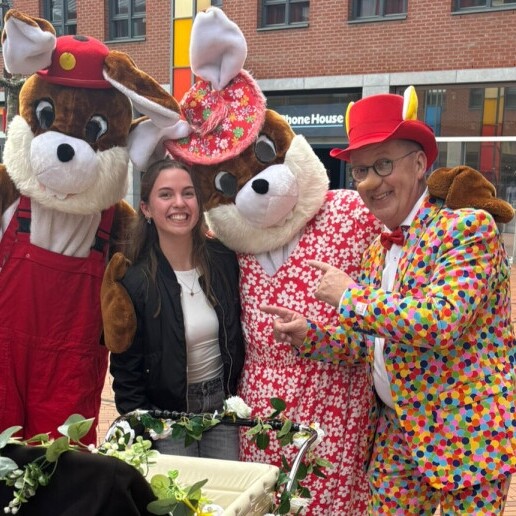 Character/Mascott Dronten  (NL) Rent the Easter Bunny family at your shopping center.