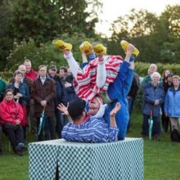 Acrobaat Amsterdam  (NL) Circus Klomp: Kalverliefde