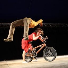 Acrobaat Amsterdam  (NL) Cycling Circus: fiets-acrobatiek