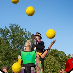 Cirque Colourique: Parade