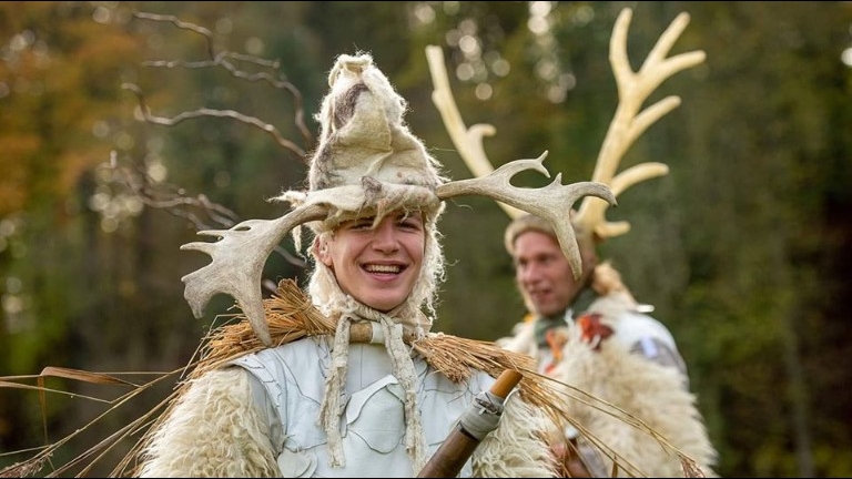 Christmas act with waders in white