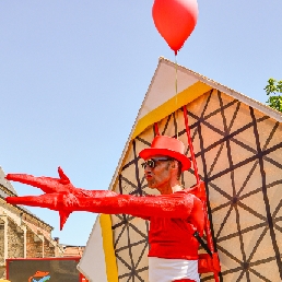 Stiltwalker Mondrian