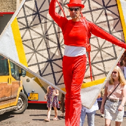 Stiltwalker Mondrian