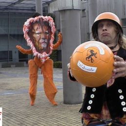 Actor Winterswijk  (NL) Koningsdag steltloper Leeuw van Oranje!