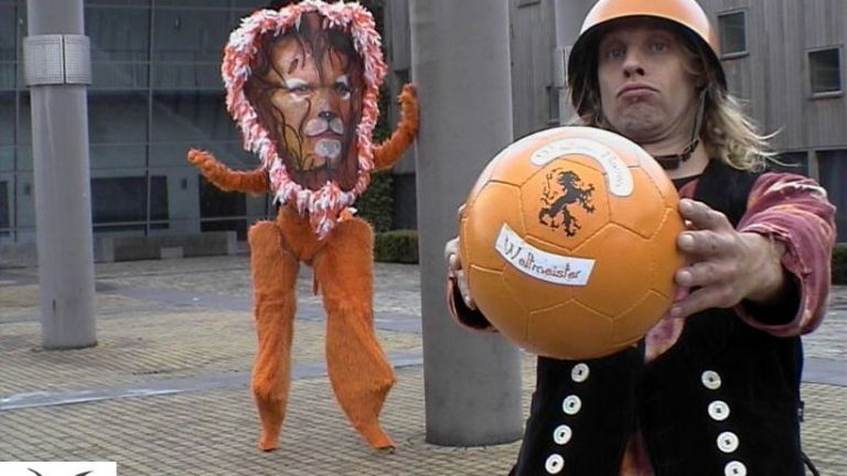 Koningsdag steltloper Leeuw van Oranje!