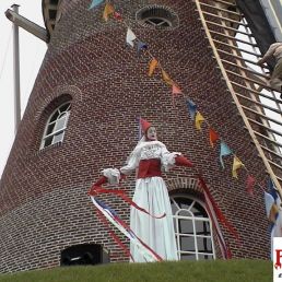 Clown Winterswijk  (NL) Pierrot Clown op Stelten